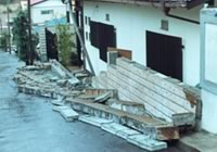 ブロック塀の倒壊(仙台市八木山)